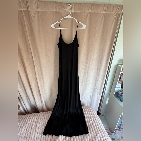 L'AGENCE Charmaine Silk Gown - Picture 13 of 13